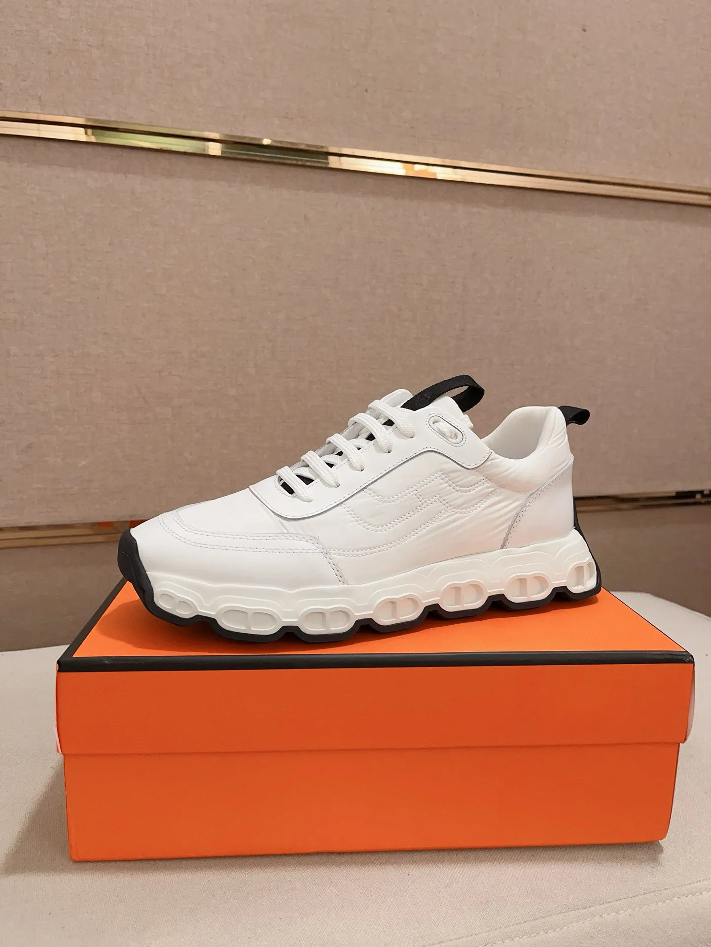Factory price: 460💰《HERMES》【Classic Original Version】Hermès; Top 🔝 Purchasing Agency 🔍🔍 Men's latest 🇺🇸 counters are on sale simultaneously, original imported from Italy ▲▲First-layer cowhide ▲▲ (high-end, extravagance and class) times) Exquisite workmanship (Italian 🇮🇹Imported water-dyed 🐂cowhide lining) sole: Original sole provided by the original factory, ⚠️exclusive double-layer activity·TPR·rubber·combined molded outsole; super comfortable·wear-resistant·non-slip·environmental protection The real thing is more beautiful if you take the real thing (high quality, follow the order), you can enter and exit the counter at will * Number of yards: 38·39·40·41·42·43·44# (can be customized 45.)